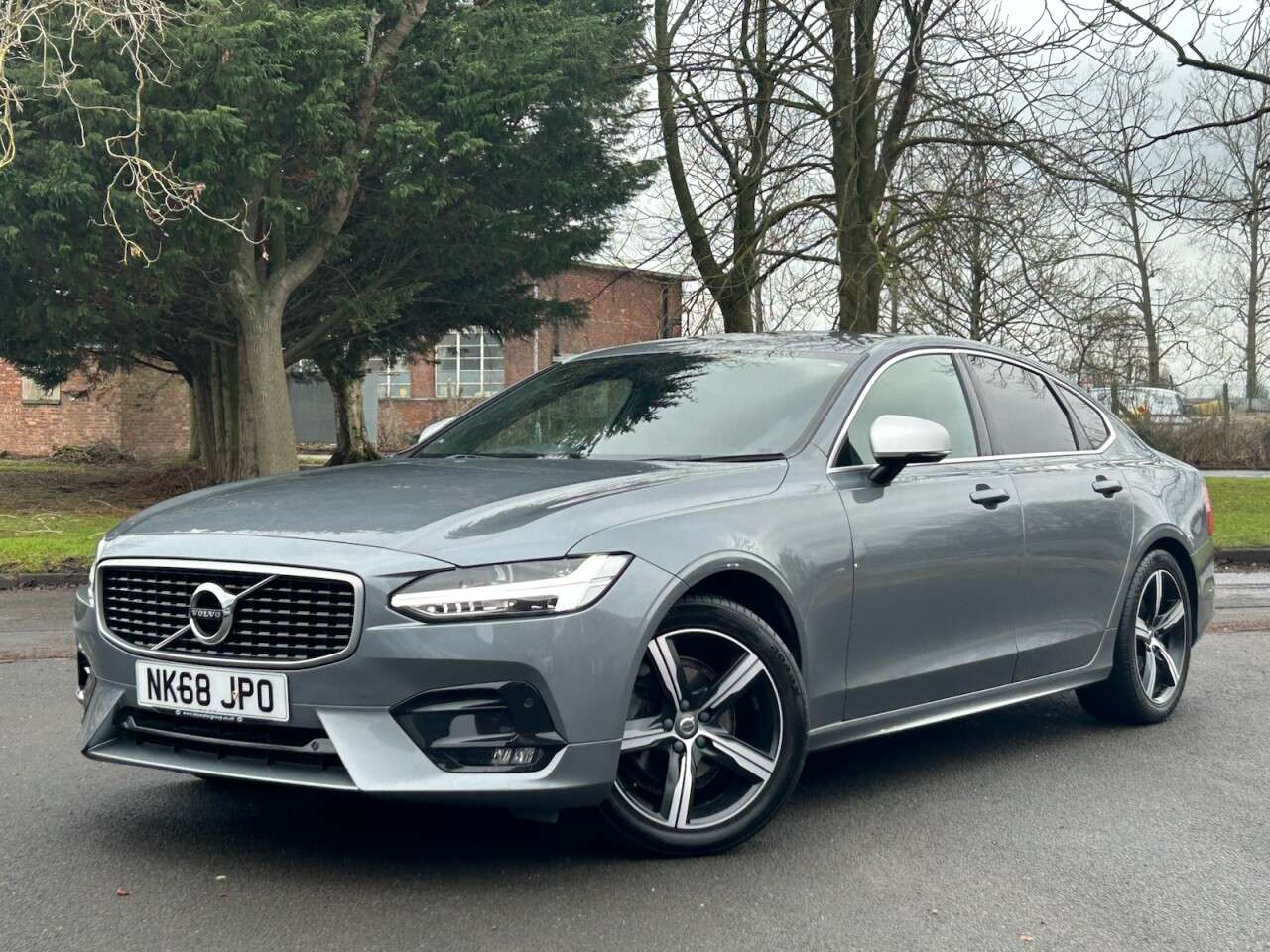 A 2018 VOLVO S90 2.0 D4 R-Design Saloon 4dr Diesel Auto Euro 6 (s/s) (190 ps) A 2018 VOLVO S90 2.0 D4 R-Design Saloon 4dr Diesel Auto Euro 6 (s/s) (190 ps)