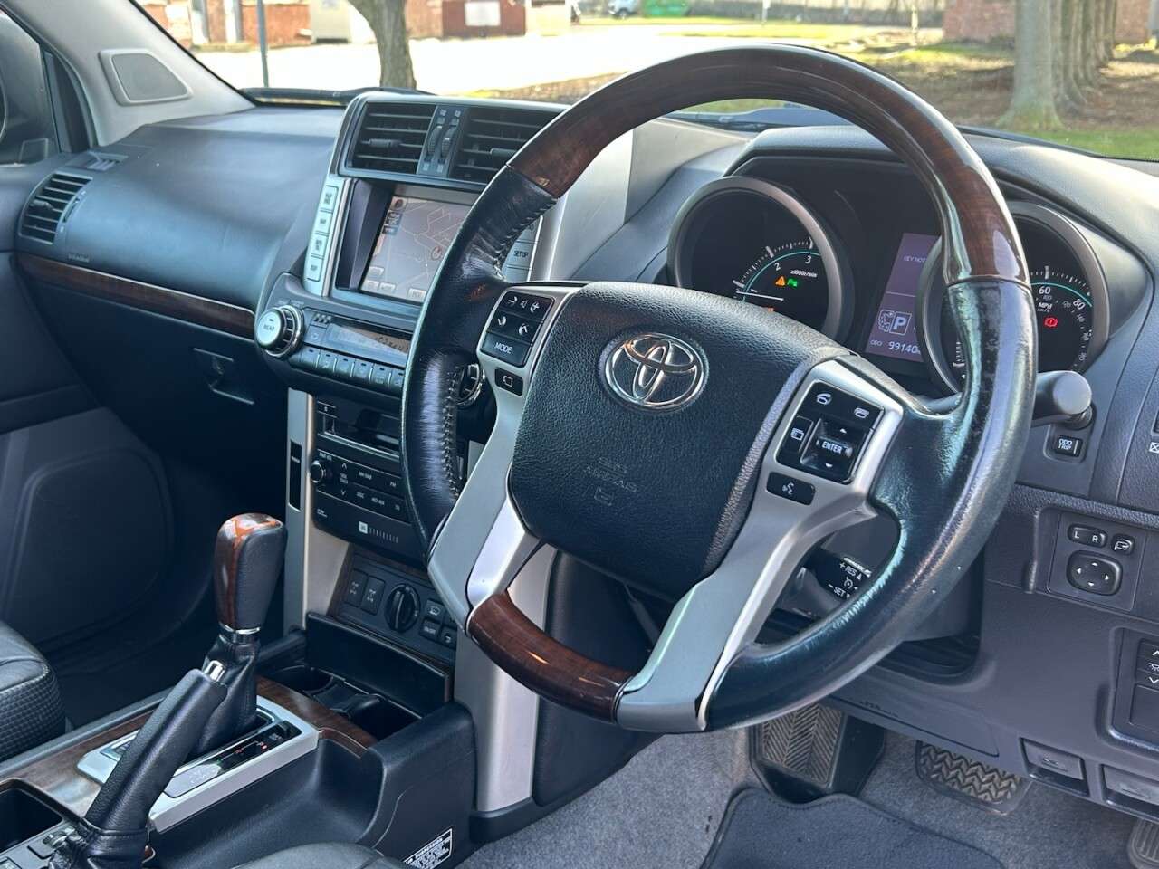 2012 TOYOTA LAND CRUISER 2012 TOYOTA LAND CRUISER