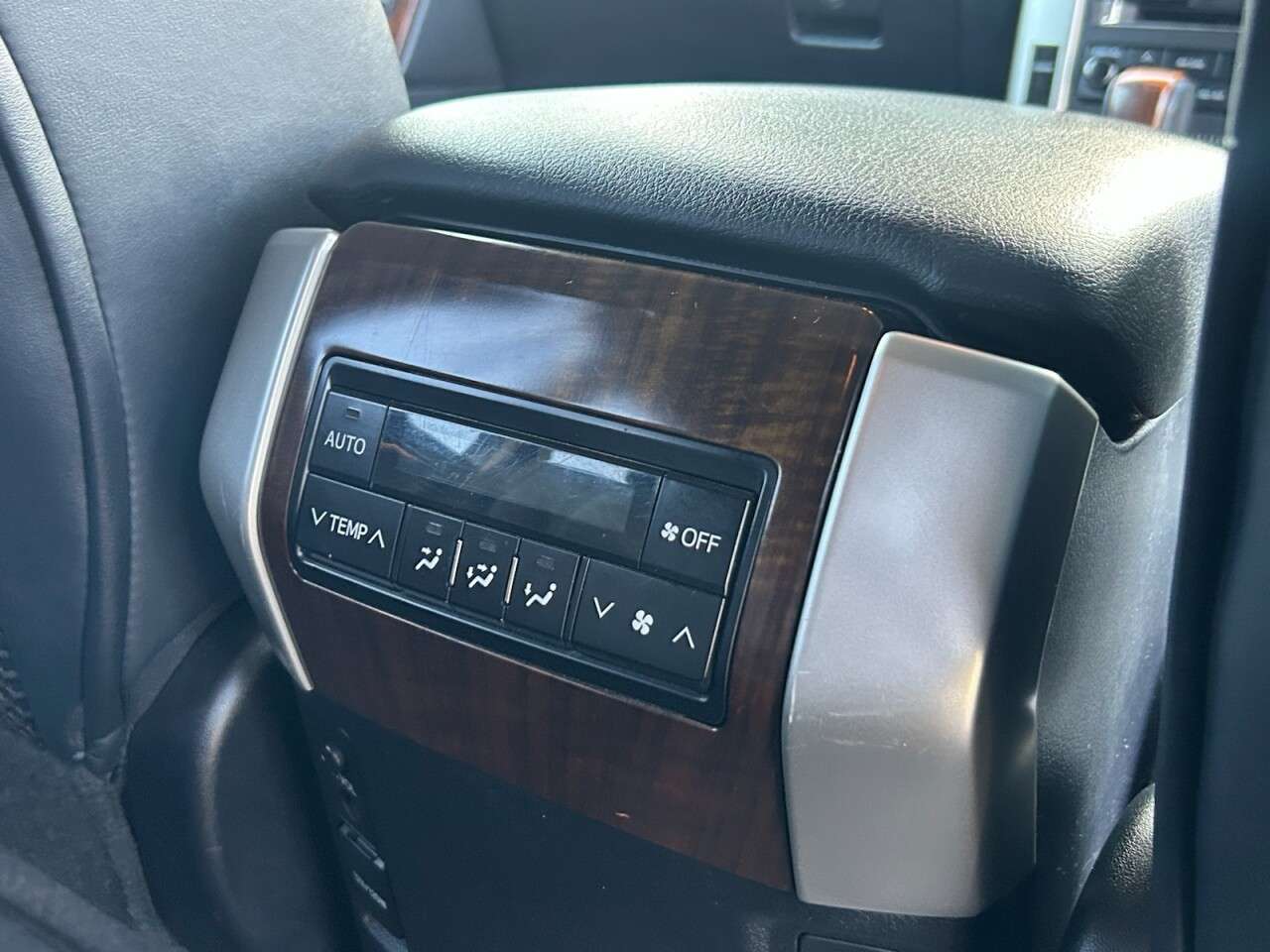 2012 TOYOTA LAND CRUISER 2012 TOYOTA LAND CRUISER