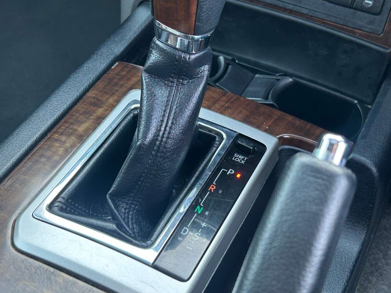 2012 TOYOTA LAND CRUISER 2012 TOYOTA LAND CRUISER