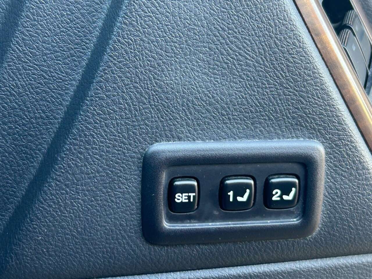 2012 TOYOTA LAND CRUISER 2012 TOYOTA LAND CRUISER