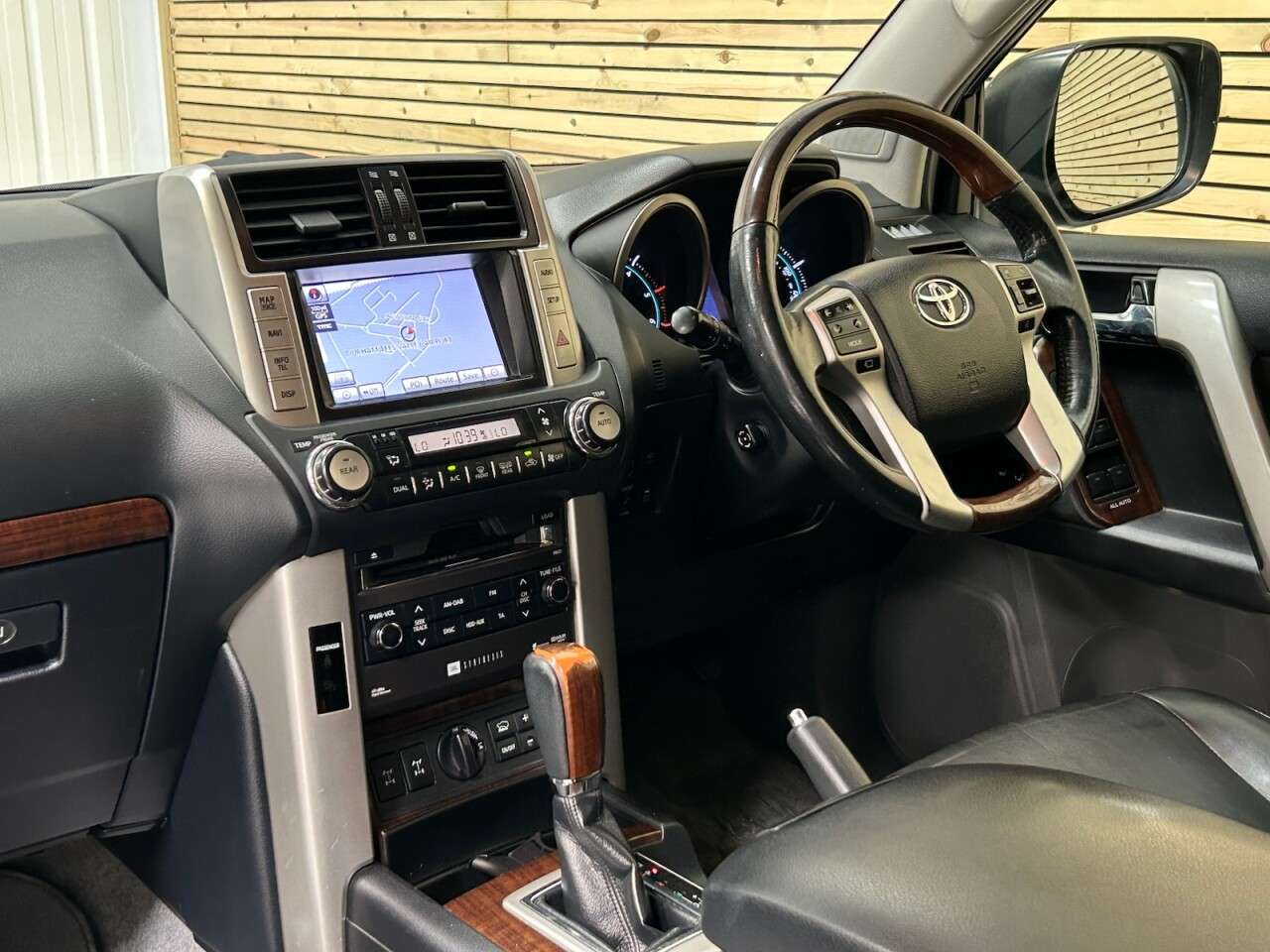 2012 TOYOTA LAND CRUISER 2012 TOYOTA LAND CRUISER