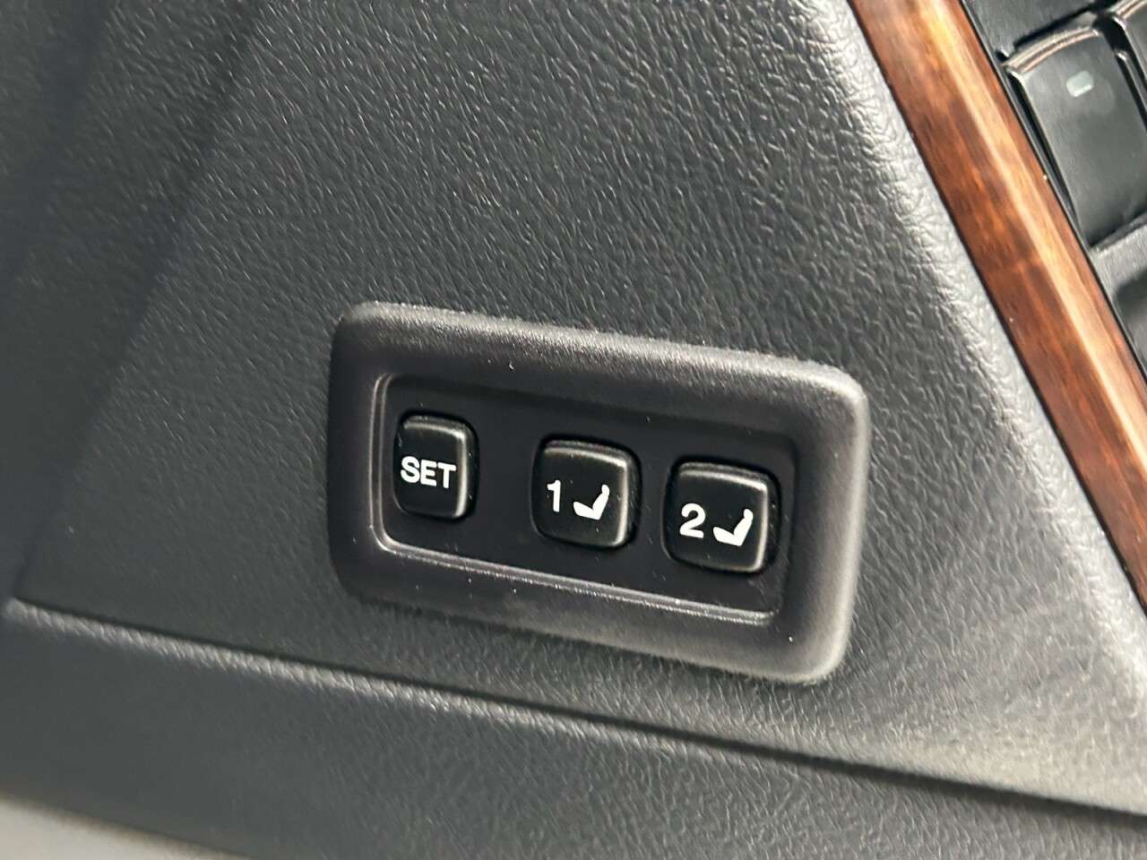 2012 TOYOTA LAND CRUISER 2012 TOYOTA LAND CRUISER
