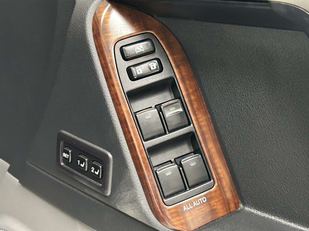 2012 TOYOTA LAND CRUISER 2012 TOYOTA LAND CRUISER