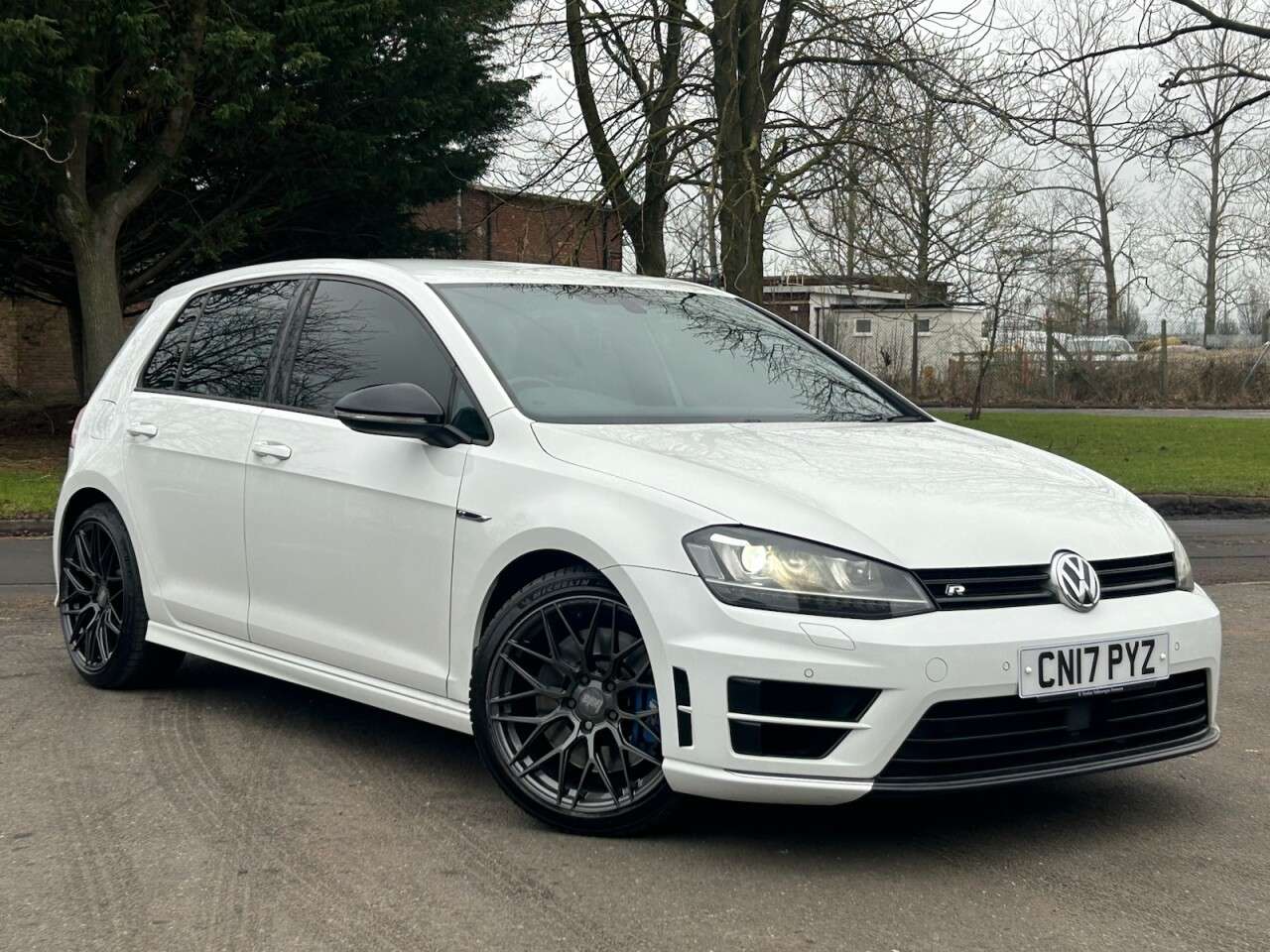 A 2017 VOLKSWAGEN GOLF 2.0 TSI BlueMotion Tech R Hatchback 5dr Petrol DSG 4Motion Euro 6 (s/s) (31 A 2017 VOLKSWAGEN GOLF 2.0 TSI BlueMotion Tech R Hatchback 5dr Petrol DSG 4Motion Euro 6 (s/s) (31