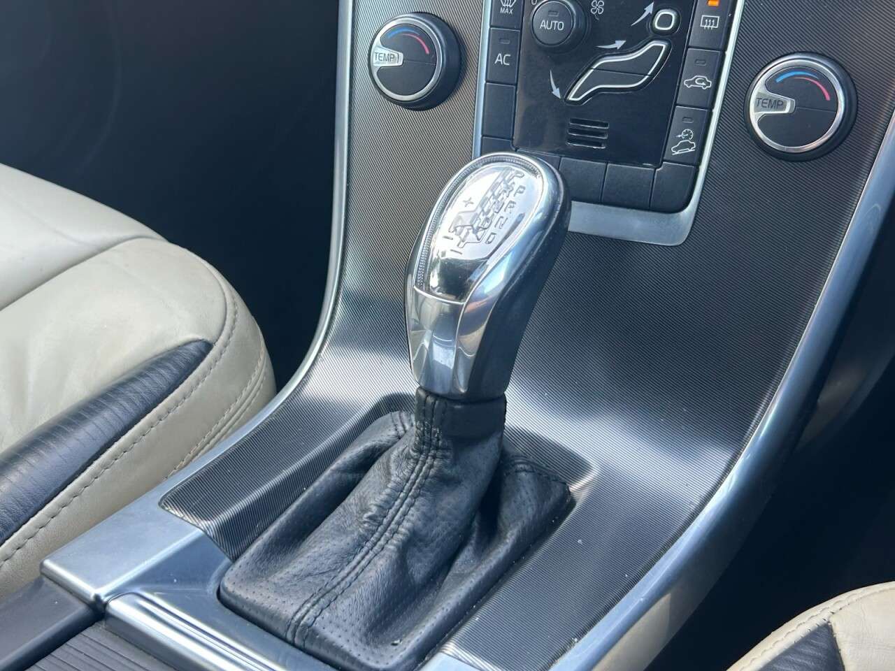 2013 VOLVO XC60 2013 VOLVO XC60