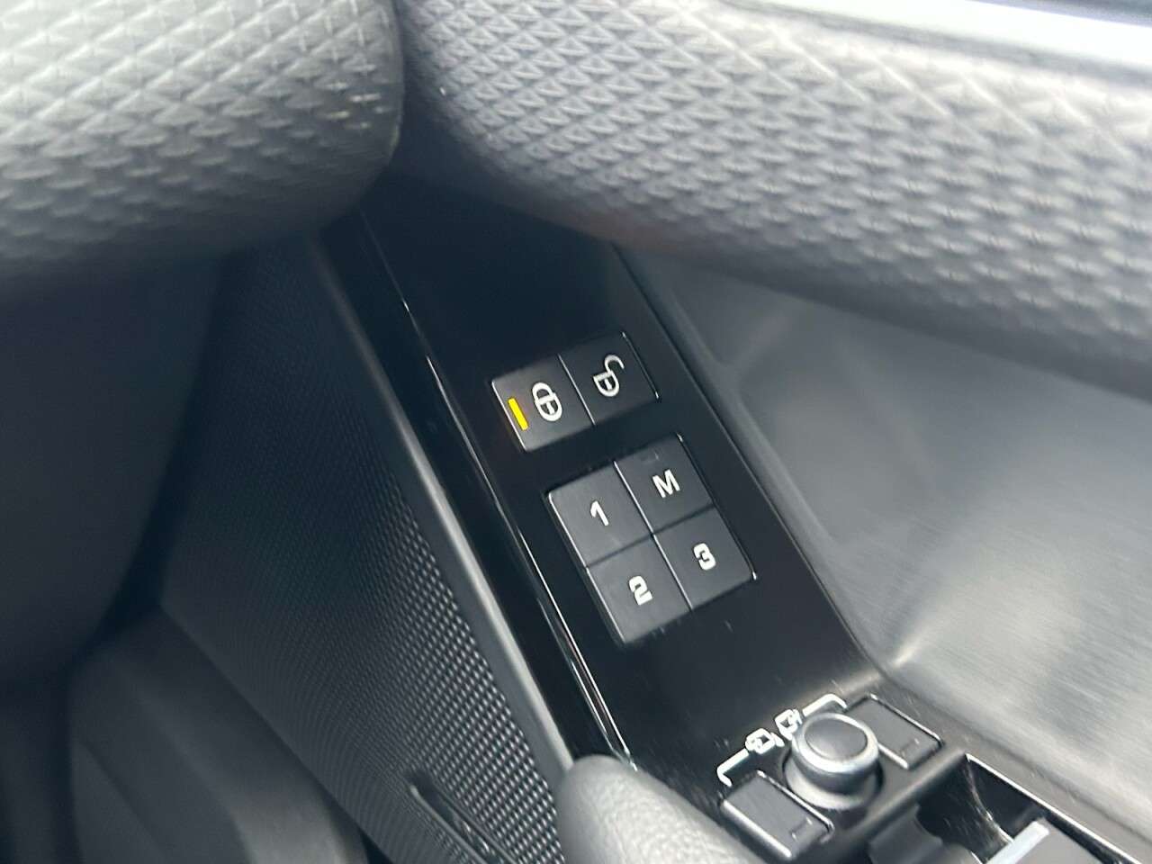 2017 LAND ROVER RANGE ROVER VELAR 2017 LAND ROVER RANGE ROVER VELAR