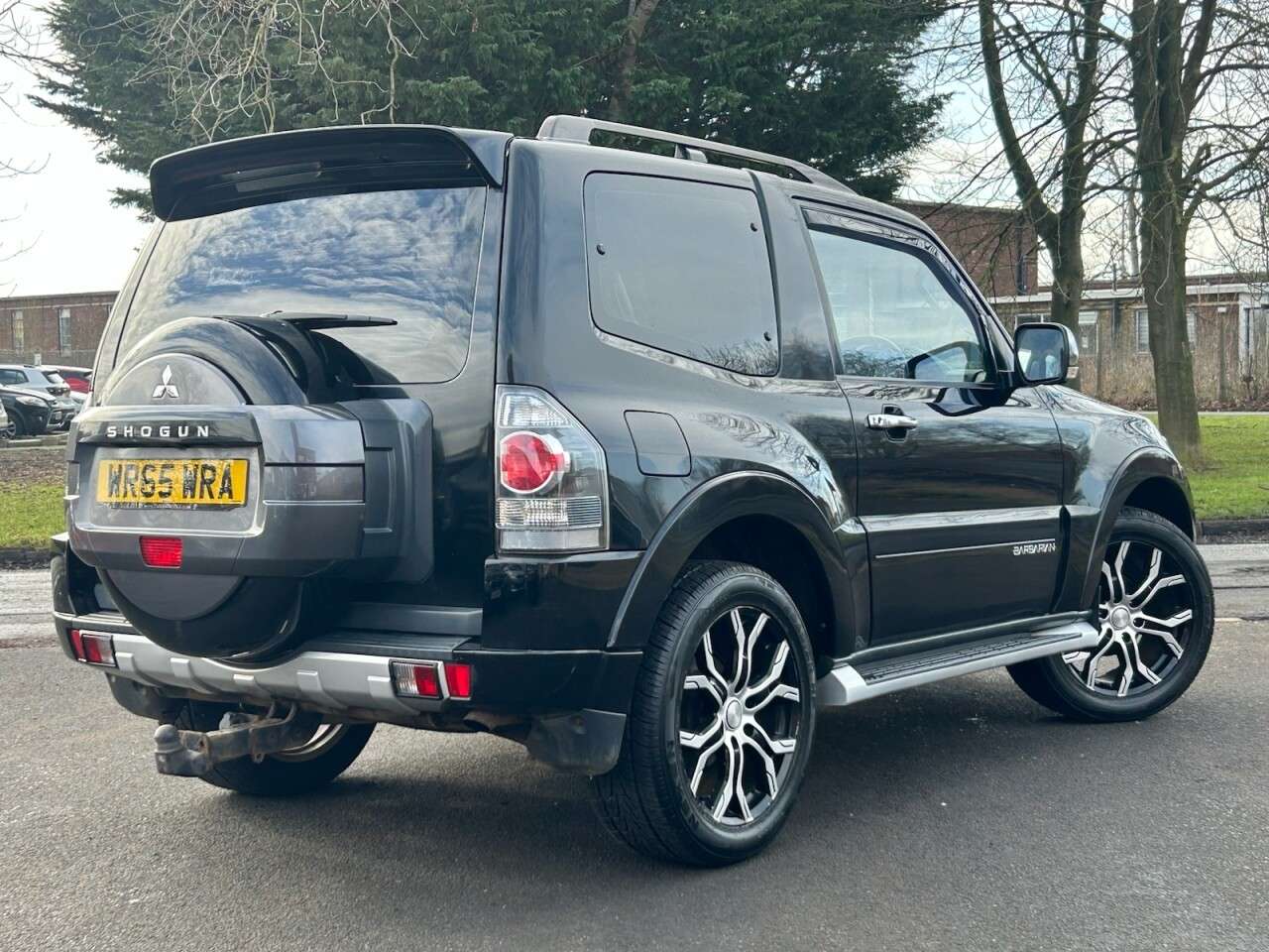 A 2015 MITSUBISHI SHOGUN 3.2 DI-DC Barbarian SUV 3dr Diesel Auto 4WD Euro 5 SWB (197 ps) A 2015 MITSUBISHI SHOGUN 3.2 DI-DC Barbarian SUV 3dr Diesel Auto 4WD Euro 5 SWB (197 ps)