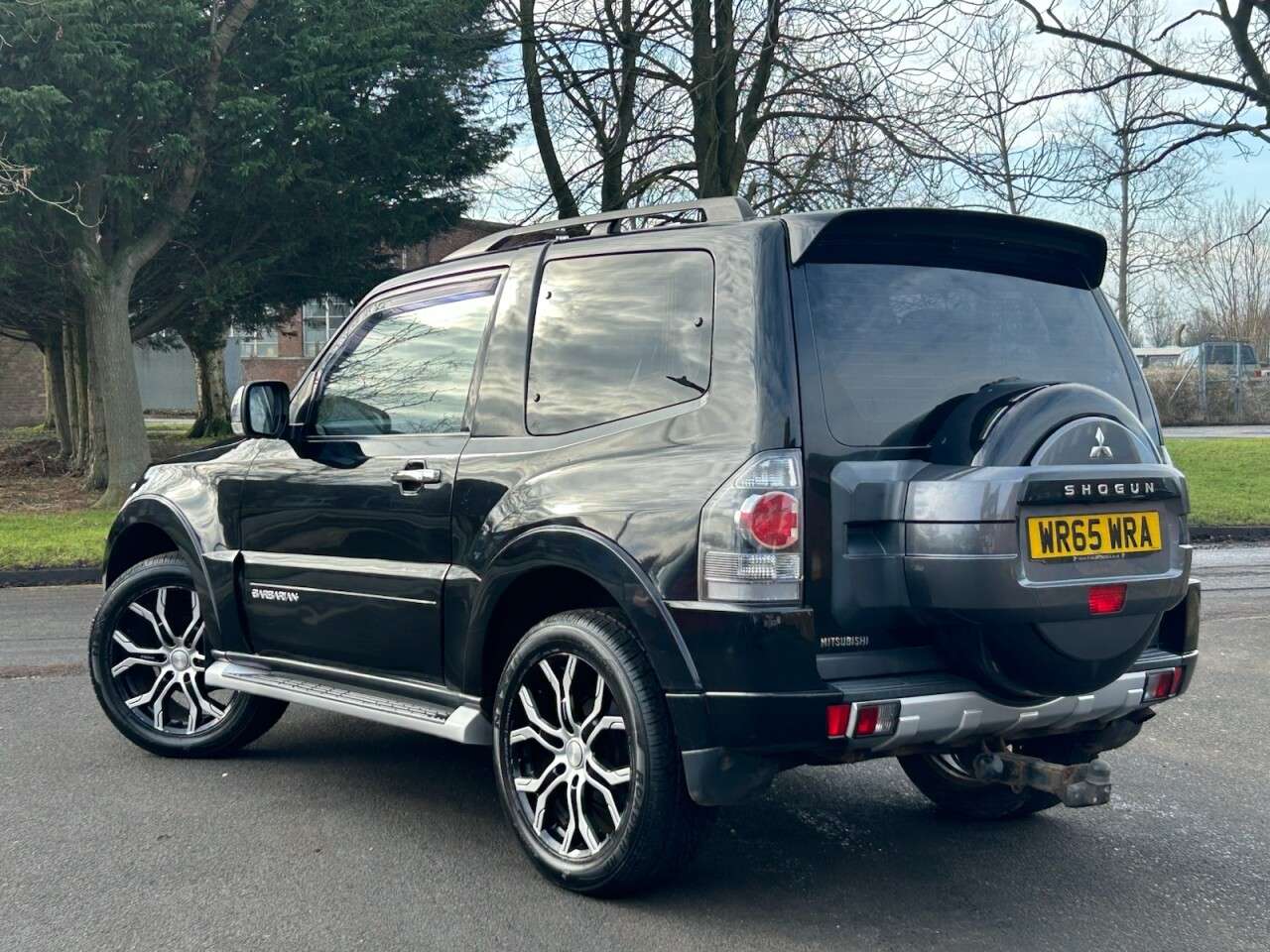 A 2015 MITSUBISHI SHOGUN 3.2 DI-DC Barbarian SUV 3dr Diesel Auto 4WD Euro 5 SWB (197 ps) A 2015 MITSUBISHI SHOGUN 3.2 DI-DC Barbarian SUV 3dr Diesel Auto 4WD Euro 5 SWB (197 ps)