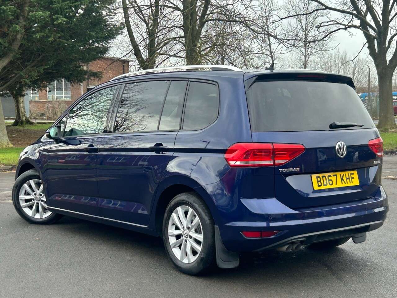 A 2017 VOLKSWAGEN TOURAN 2.0 TDI SE MPV 5dr Diesel Manual Euro 6 (s/s) (150 ps) A 2017 VOLKSWAGEN TOURAN 2.0 TDI SE MPV 5dr Diesel Manual Euro 6 (s/s) (150 ps)