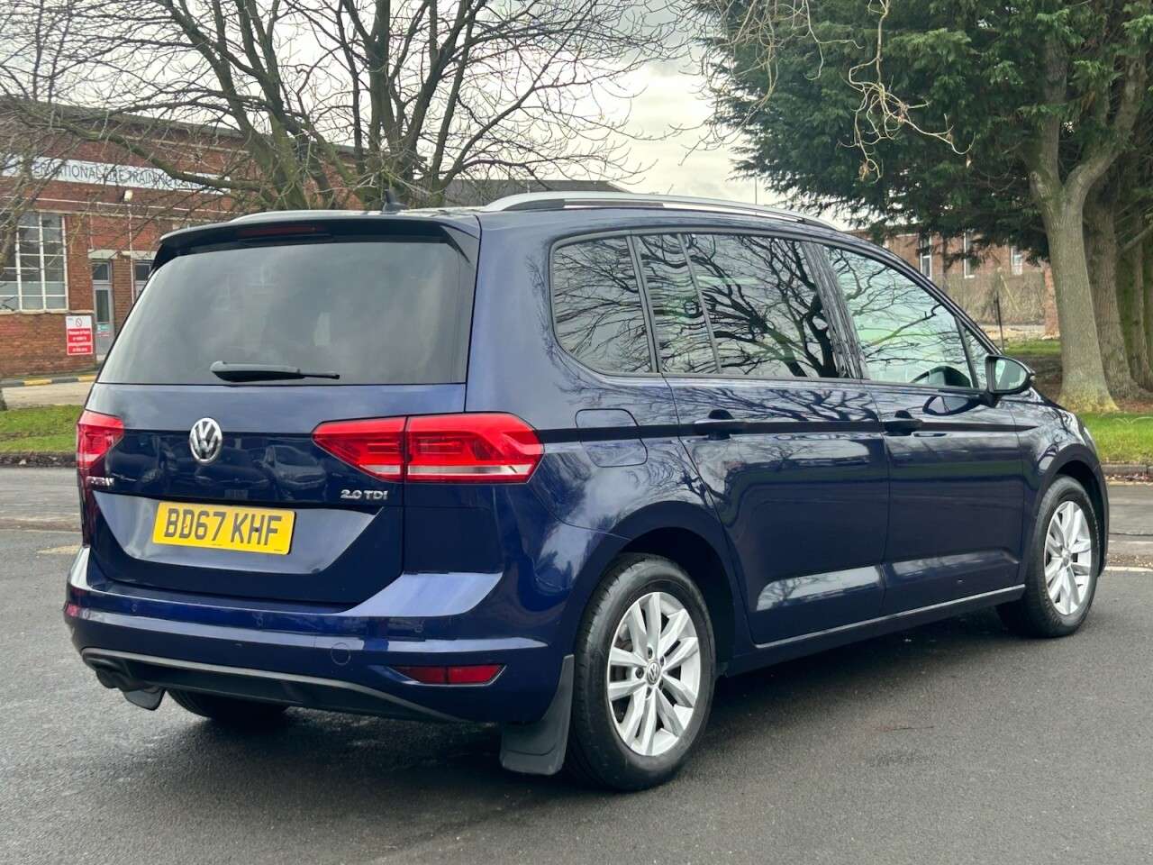 2017 VOLKSWAGEN TOURAN 2017 VOLKSWAGEN TOURAN