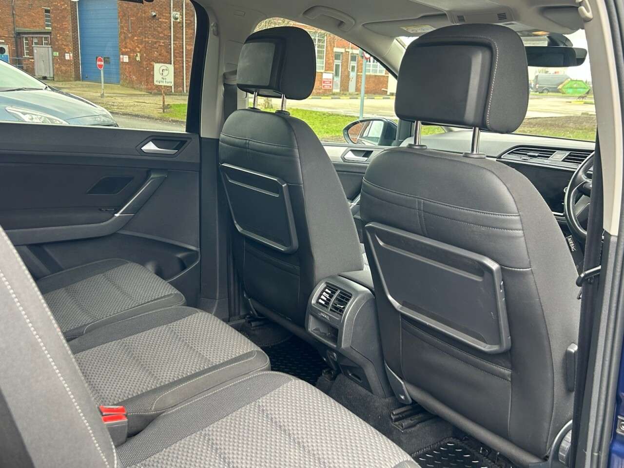 2017 VOLKSWAGEN TOURAN 2017 VOLKSWAGEN TOURAN