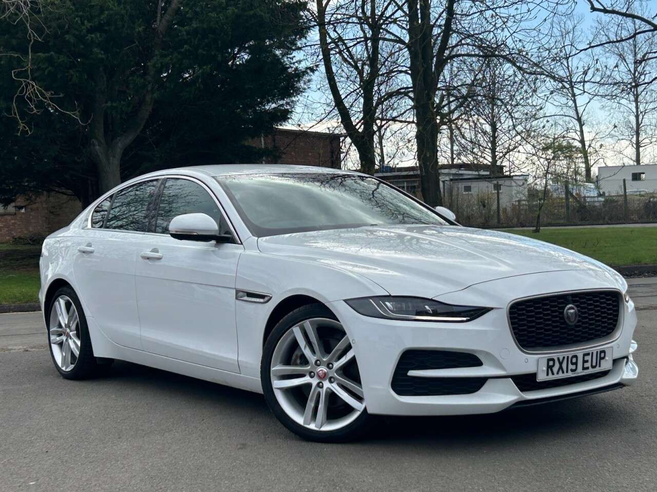 A 2019 JAGUAR XE 2.0 D180 HSE Saloon 4dr Diesel Auto Euro 6 (s/s) (180 ps) A 2019 JAGUAR XE 2.0 D180 HSE Saloon 4dr Diesel Auto Euro 6 (s/s) (180 ps)