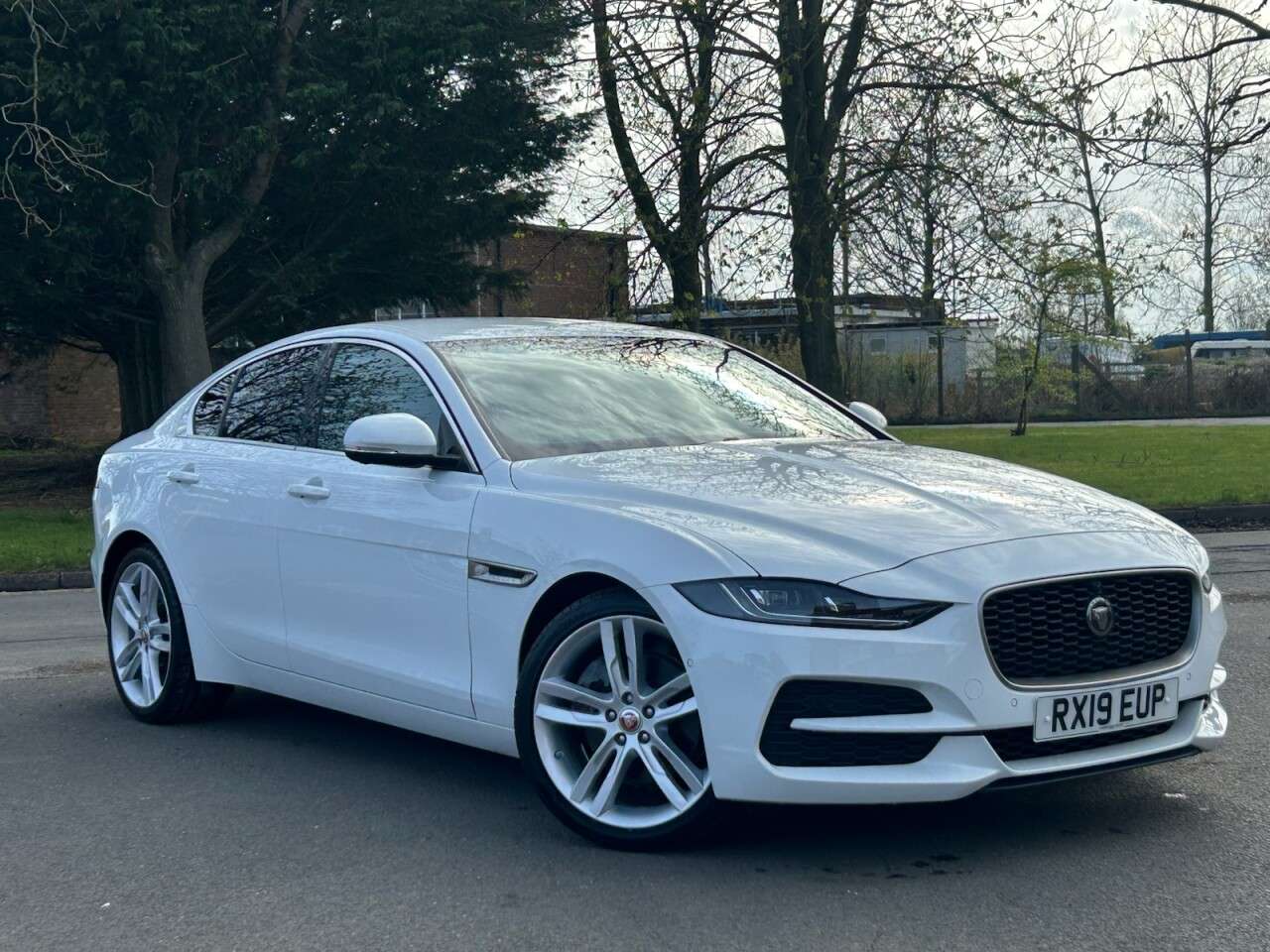 A 2019 JAGUAR XE 2.0 D180 HSE Saloon 4dr Diesel Auto Euro 6 (s/s) (180 ps) FSH, MOT APRIL 20 A 2019 JAGUAR XE 2.0 D180 HSE Saloon 4dr Diesel Auto Euro 6 (s/s) (180 ps) FSH, MOT APRIL 20