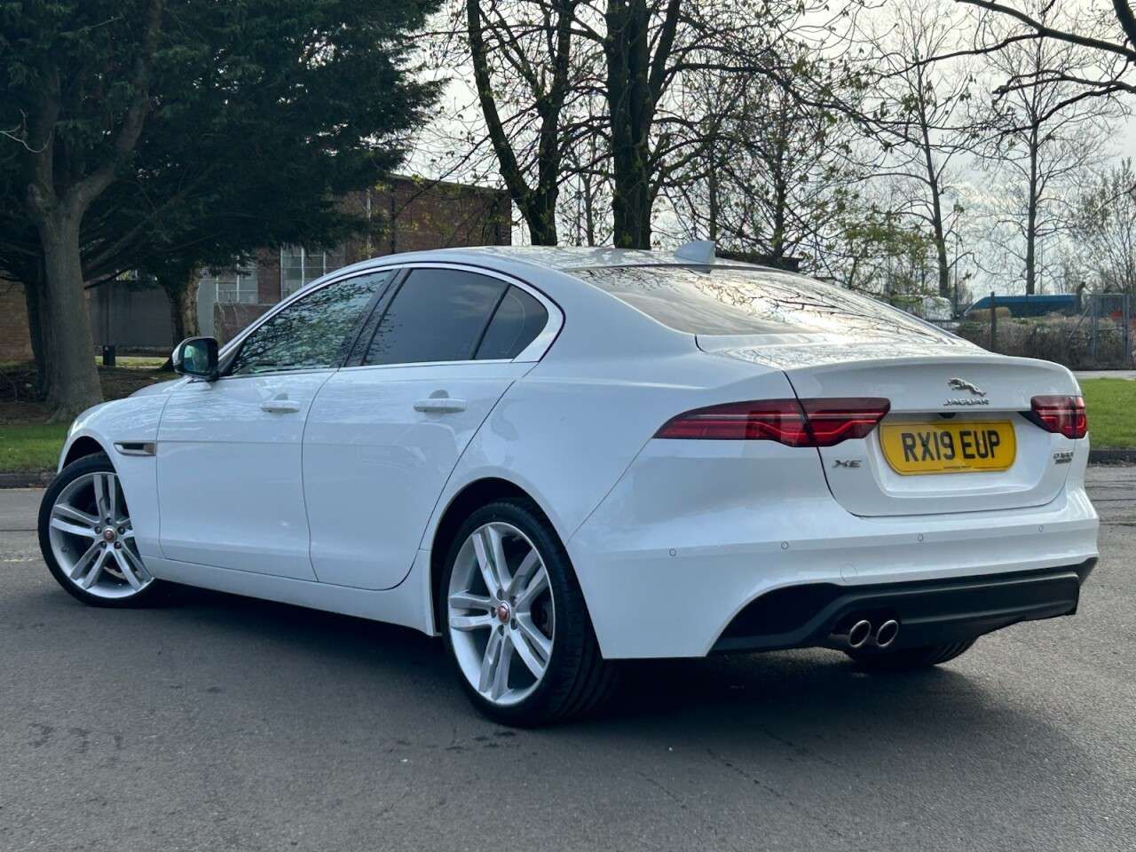 A 2019 JAGUAR XE 2.0 D180 HSE Saloon 4dr Diesel Auto Euro 6 (s/s) (180 ps) FSH, MOT APRIL 20 A 2019 JAGUAR XE 2.0 D180 HSE Saloon 4dr Diesel Auto Euro 6 (s/s) (180 ps) FSH, MOT APRIL 20