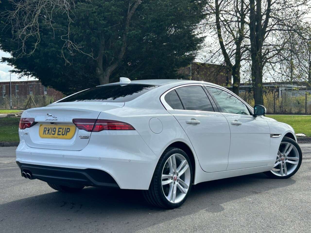 A 2019 JAGUAR XE 2.0 D180 HSE Saloon 4dr Diesel Auto Euro 6 (s/s) (180 ps) FSH, MOT APRIL 20 A 2019 JAGUAR XE 2.0 D180 HSE Saloon 4dr Diesel Auto Euro 6 (s/s) (180 ps) FSH, MOT APRIL 20