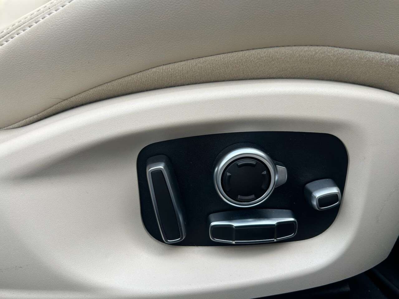 2019 JAGUAR XE 2019 JAGUAR XE