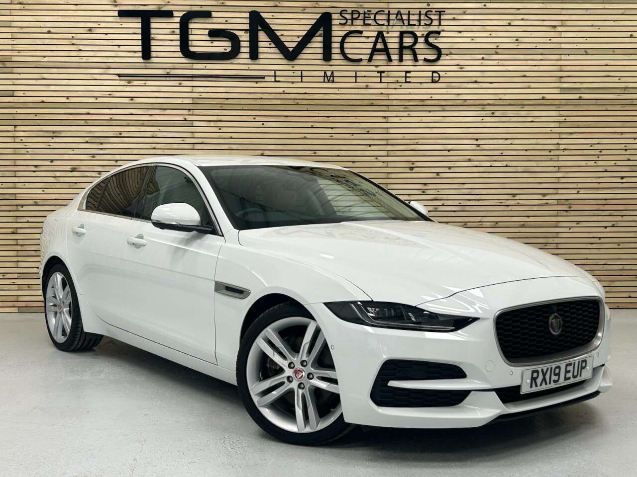 A 2019 JAGUAR XE 2.0 D180 HSE Saloon 4dr Diesel Auto Euro 6 (s/s) (180 ps) FSH, MOT APRIL 20 A 2019 JAGUAR XE 2.0 D180 HSE Saloon 4dr Diesel Auto Euro 6 (s/s) (180 ps) FSH, MOT APRIL 20