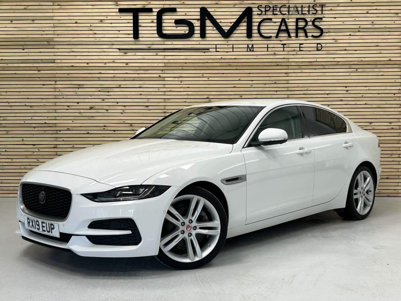 A 2019 JAGUAR XE 2.0 D180 HSE Saloon 4dr Diesel Auto Euro 6 (s/s) (180 ps) FSH, MOT APRIL 20 A 2019 JAGUAR XE 2.0 D180 HSE Saloon 4dr Diesel Auto Euro 6 (s/s) (180 ps) FSH, MOT APRIL 20