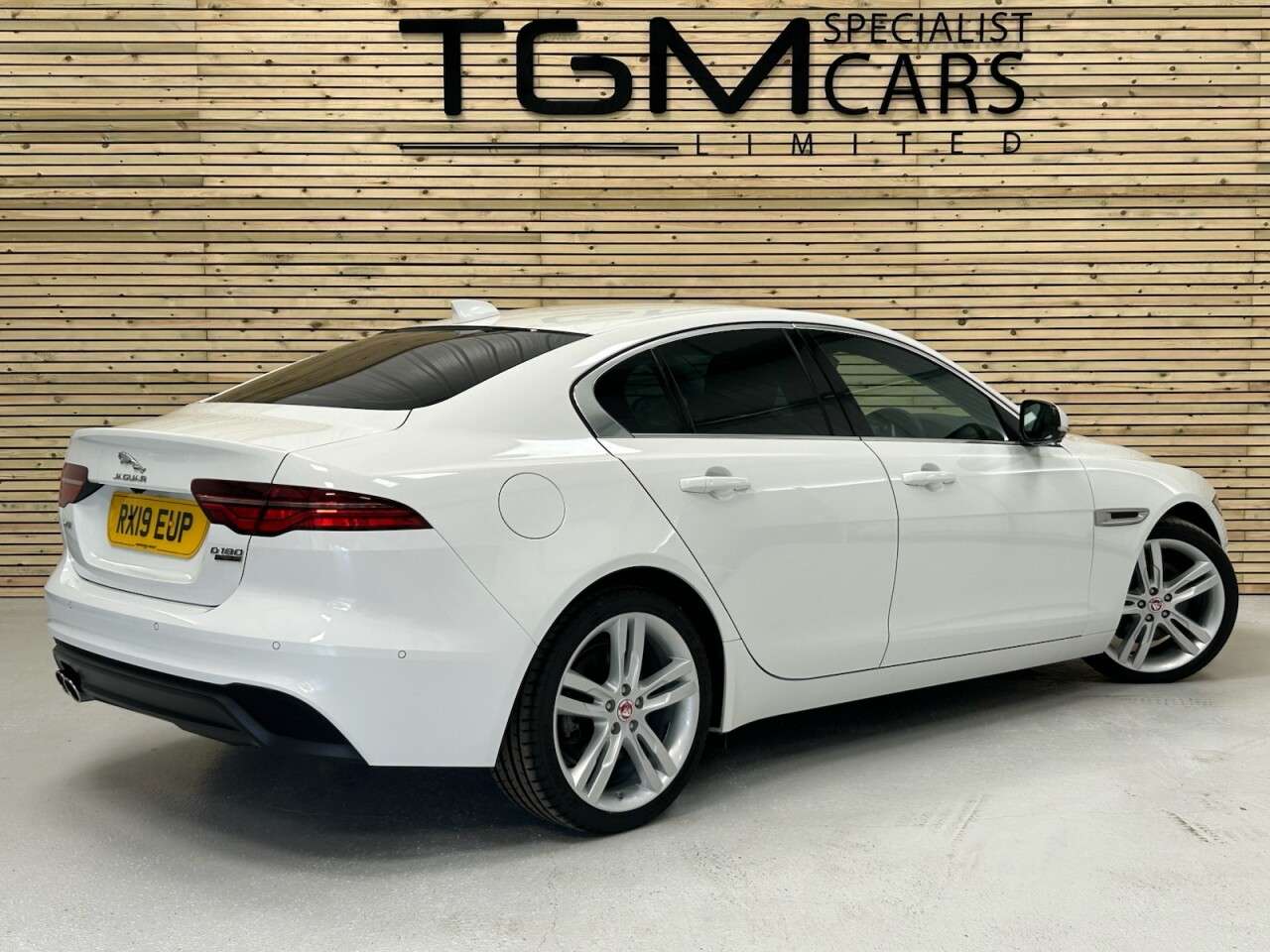A 2019 JAGUAR XE 2.0 D180 HSE Saloon 4dr Diesel Auto Euro 6 (s/s) (180 ps) FSH, MOT APRIL 20 A 2019 JAGUAR XE 2.0 D180 HSE Saloon 4dr Diesel Auto Euro 6 (s/s) (180 ps) FSH, MOT APRIL 20