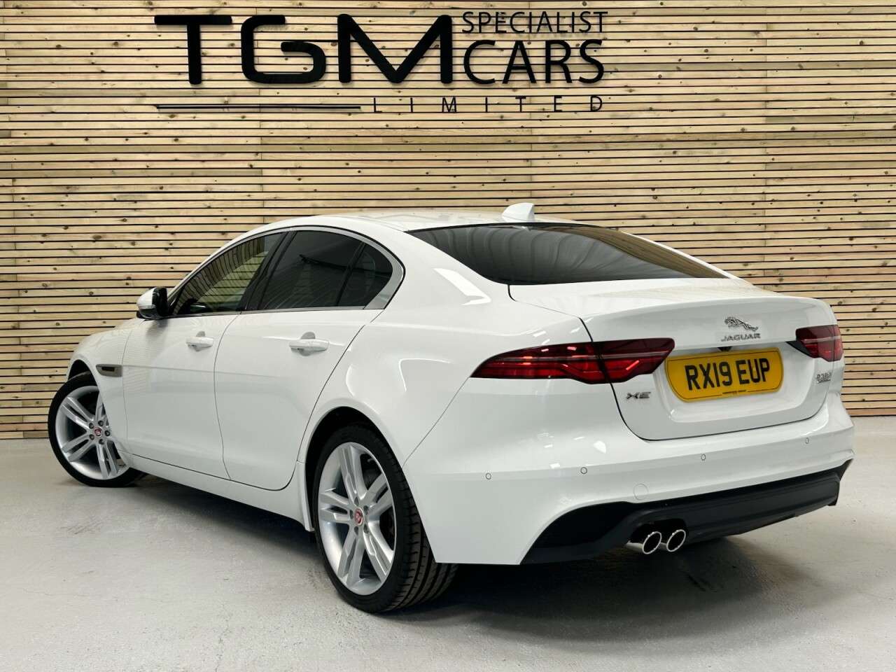 A 2019 JAGUAR XE 2.0 D180 HSE Saloon 4dr Diesel Auto Euro 6 (s/s) (180 ps) FSH, MOT APRIL 20 A 2019 JAGUAR XE 2.0 D180 HSE Saloon 4dr Diesel Auto Euro 6 (s/s) (180 ps) FSH, MOT APRIL 20