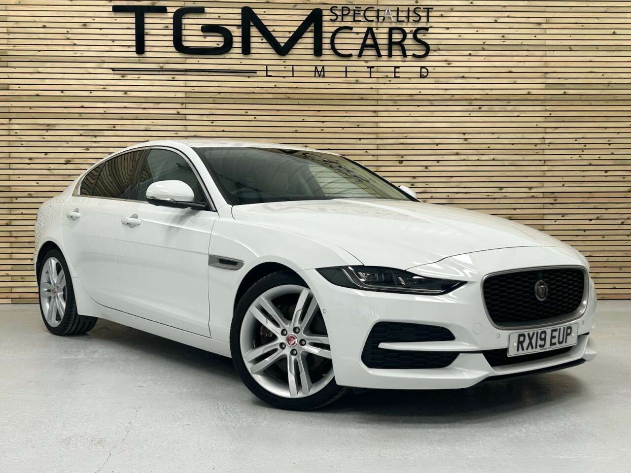 2019 JAGUAR XE 2019 JAGUAR XE