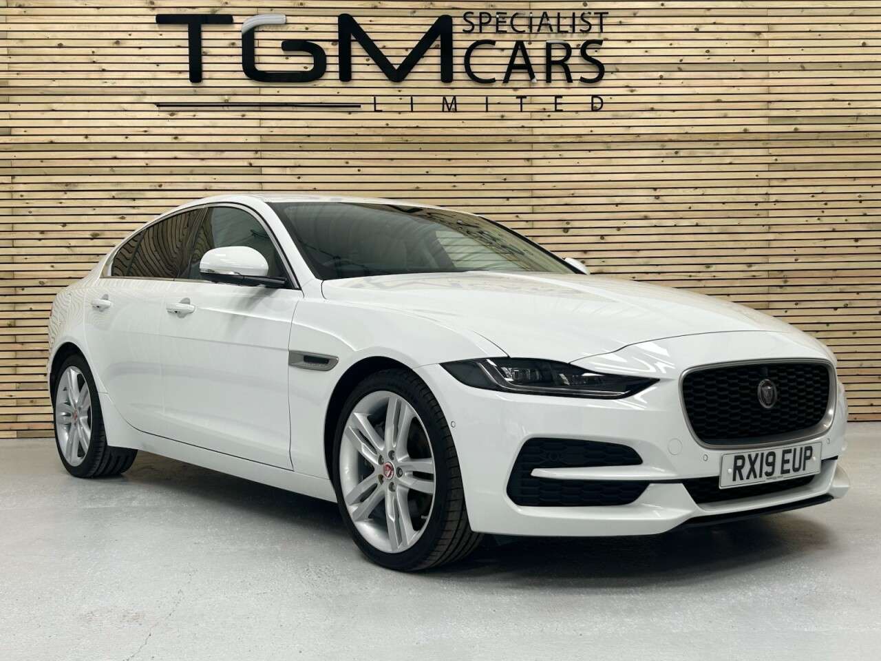 2019 JAGUAR XE 2019 JAGUAR XE