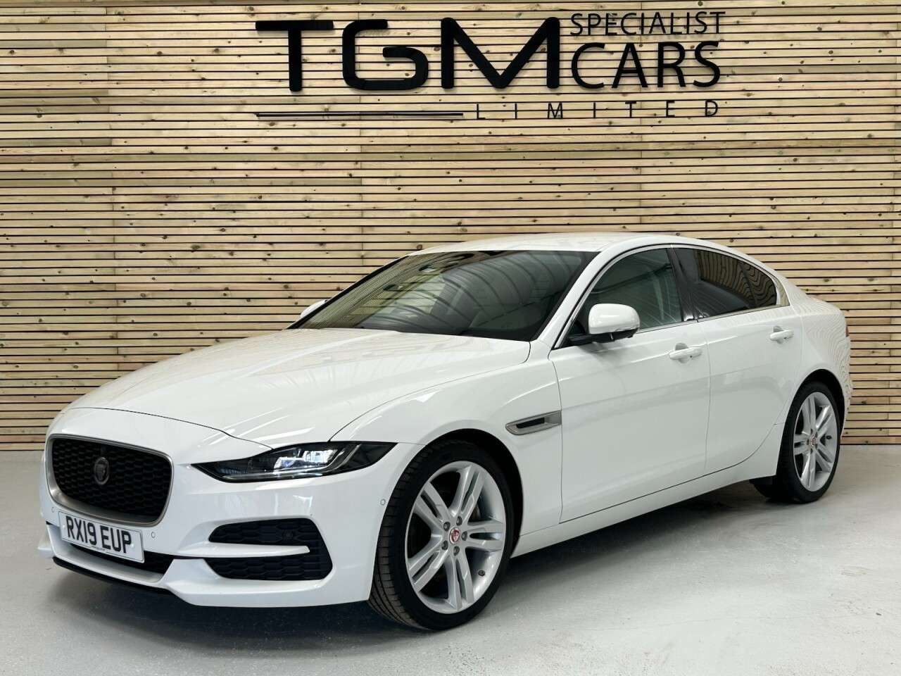 2019 JAGUAR XE 2019 JAGUAR XE