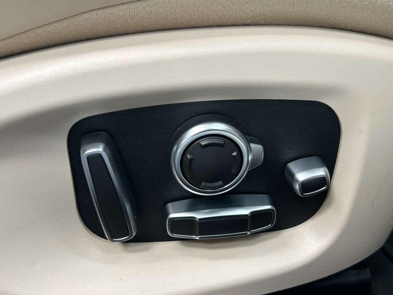 2019 JAGUAR XE 2019 JAGUAR XE