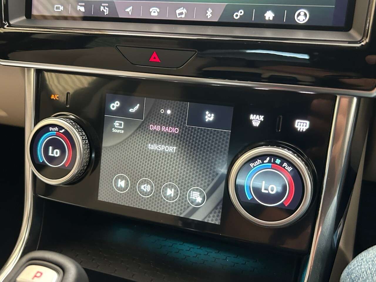2019 JAGUAR XE 2019 JAGUAR XE