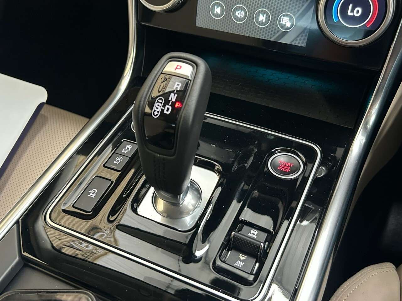 2019 JAGUAR XE 2019 JAGUAR XE