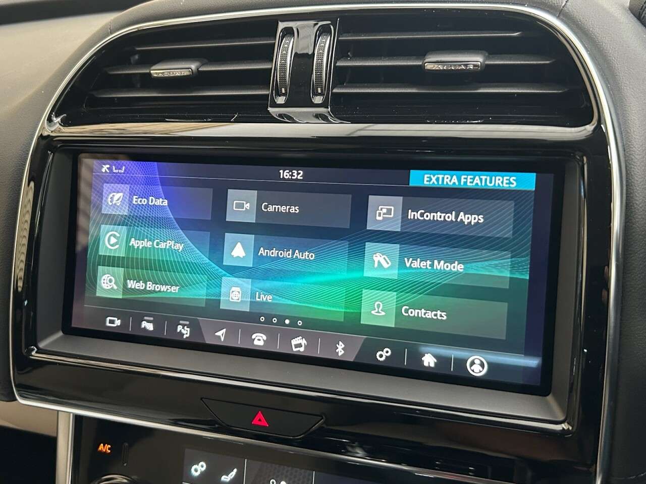 2019 JAGUAR XE 2019 JAGUAR XE