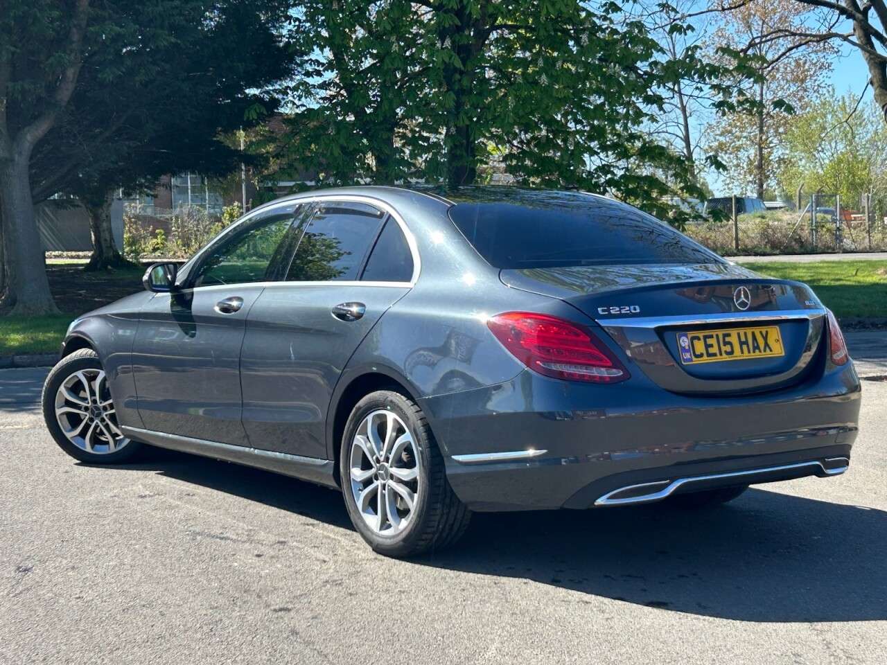 A 2015 MERCEDES-BENZ C-CLASS 2.1 C220 BlueTEC Sport Saloon 4dr Diesel G-Tronic+ Euro 6 (s/s) (170 ps) £2 A 2015 MERCEDES-BENZ C-CLASS 2.1 C220 BlueTEC Sport Saloon 4dr Diesel G-Tronic+ Euro 6 (s/s) (170 ps) £2