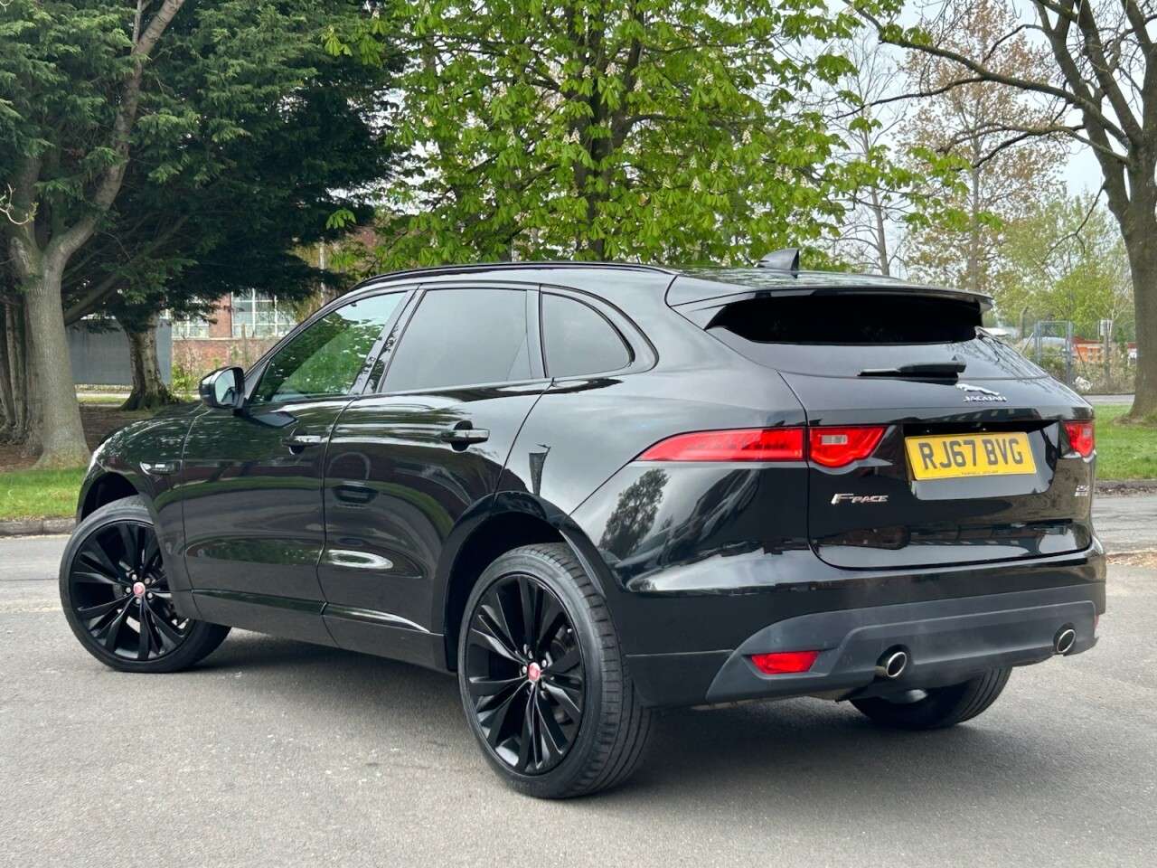 A 2017 JAGUAR F-PACE 2.0 D240 R-Sport SUV 5dr Diesel Auto AWD Euro 6 (s/s) (240 ps) 5 SERVICES, A 2017 JAGUAR F-PACE 2.0 D240 R-Sport SUV 5dr Diesel Auto AWD Euro 6 (s/s) (240 ps) 5 SERVICES,
