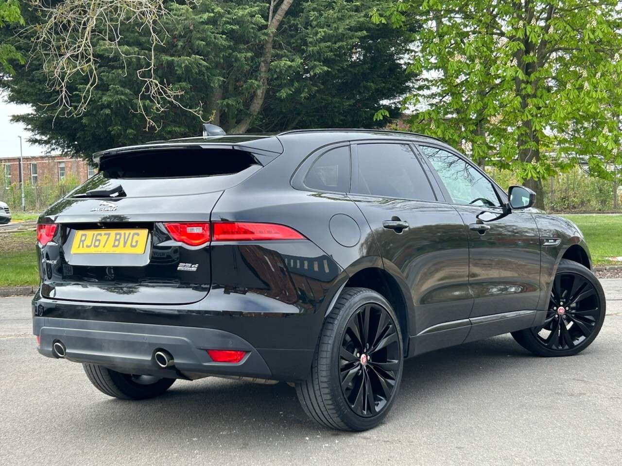 A 2017 JAGUAR F-PACE 2.0 D240 R-Sport SUV 5dr Diesel Auto AWD Euro 6 (s/s) (240 ps) 5 SERVICES, A 2017 JAGUAR F-PACE 2.0 D240 R-Sport SUV 5dr Diesel Auto AWD Euro 6 (s/s) (240 ps) 5 SERVICES,