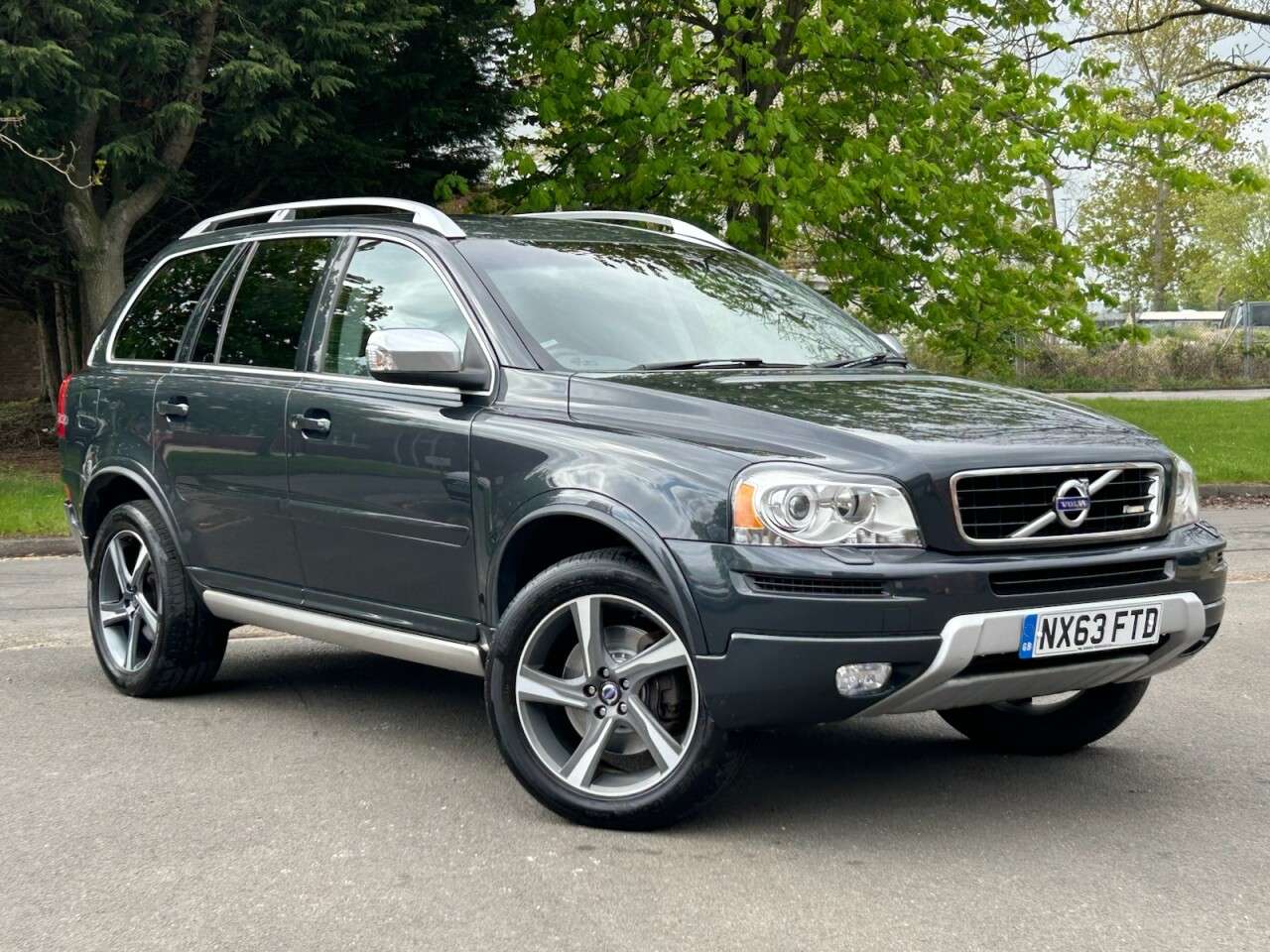 A 2013 VOLVO XC90 2.4 D5 R-Design SUV 5dr Diesel Geartronic 4WD Euro 5 (200 ps) 9 services, T A 2013 VOLVO XC90 2.4 D5 R-Design SUV 5dr Diesel Geartronic 4WD Euro 5 (200 ps) 9 services, T