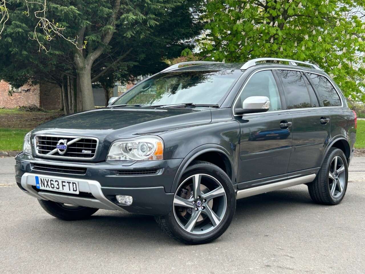A 2013 VOLVO XC90 2.4 D5 R-Design SUV 5dr Diesel Geartronic 4WD Euro 5 (200 ps) 9 services, T A 2013 VOLVO XC90 2.4 D5 R-Design SUV 5dr Diesel Geartronic 4WD Euro 5 (200 ps) 9 services, T