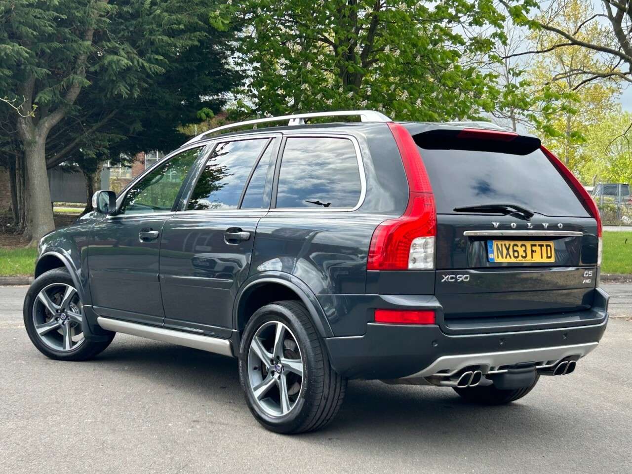 A 2013 VOLVO XC90 2.4 D5 R-Design SUV 5dr Diesel Geartronic 4WD Euro 5 (200 ps) 9 services, T A 2013 VOLVO XC90 2.4 D5 R-Design SUV 5dr Diesel Geartronic 4WD Euro 5 (200 ps) 9 services, T