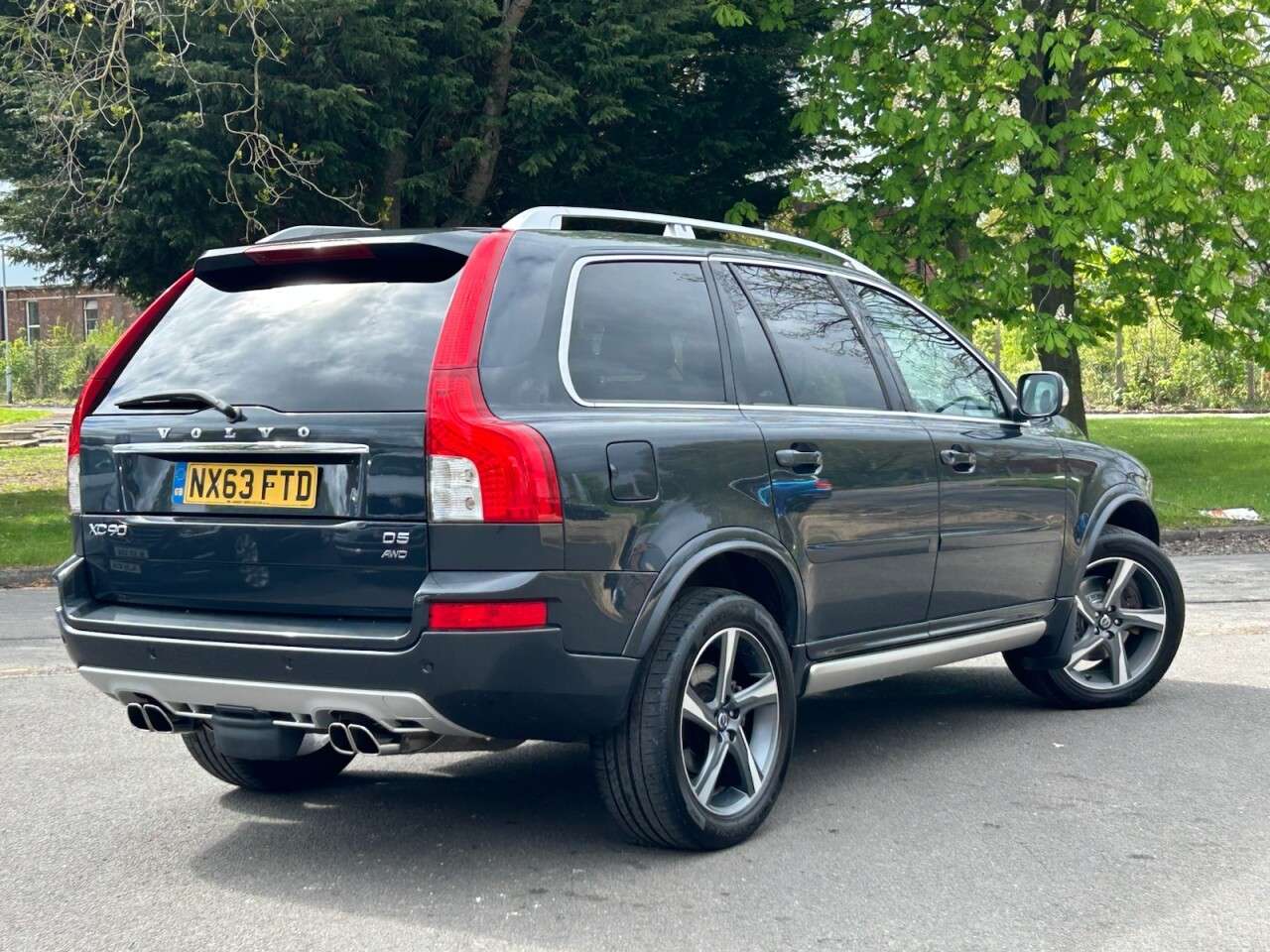A 2013 VOLVO XC90 2.4 D5 R-Design SUV 5dr Diesel Geartronic 4WD Euro 5 (200 ps) 9 services, T A 2013 VOLVO XC90 2.4 D5 R-Design SUV 5dr Diesel Geartronic 4WD Euro 5 (200 ps) 9 services, T
