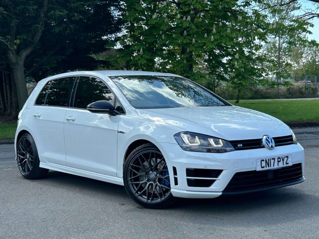 A 2017 VOLKSWAGEN GOLF 2.0 TSI BlueMotion Tech R Hatchback 5dr Petrol DSG 4Motion Euro 6 (s/s) (30 A 2017 VOLKSWAGEN GOLF 2.0 TSI BlueMotion Tech R Hatchback 5dr Petrol DSG 4Motion Euro 6 (s/s) (30