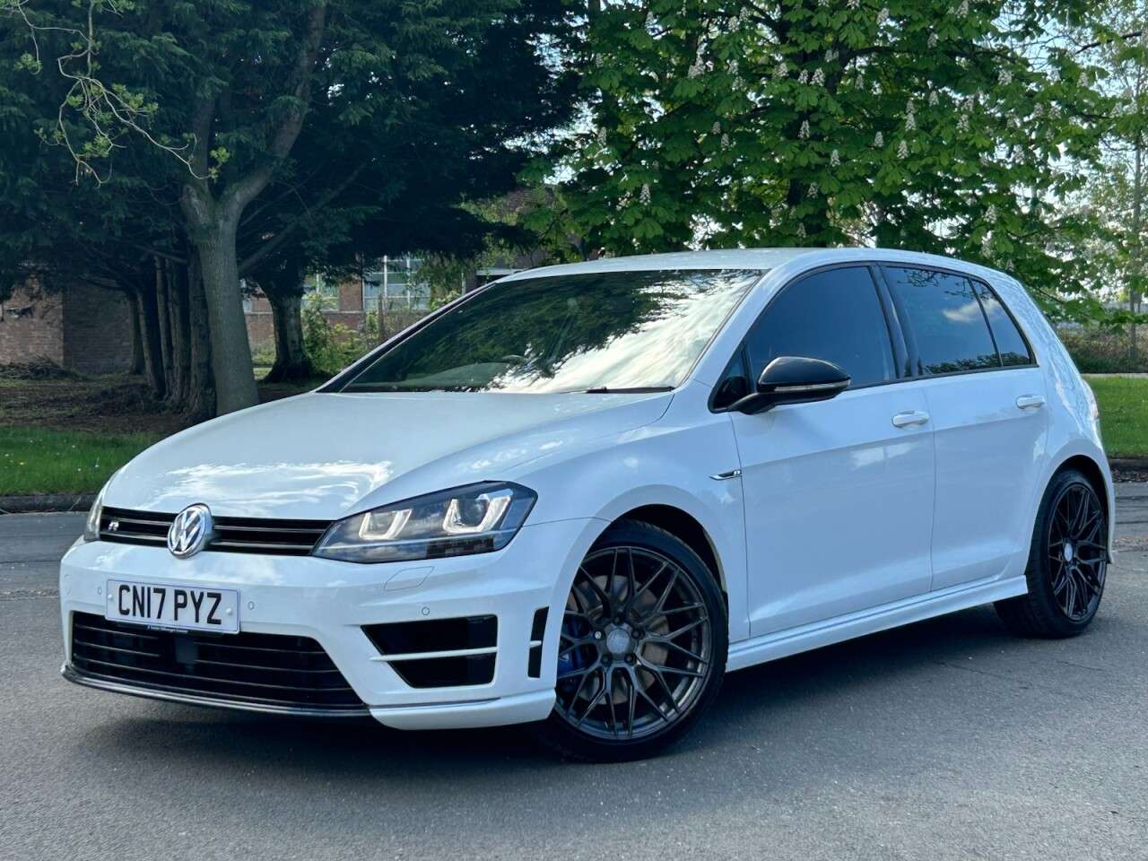 A 2017 VOLKSWAGEN GOLF 2.0 TSI BlueMotion Tech R Hatchback 5dr Petrol DSG 4Motion Euro 6 (s/s) (30 A 2017 VOLKSWAGEN GOLF 2.0 TSI BlueMotion Tech R Hatchback 5dr Petrol DSG 4Motion Euro 6 (s/s) (30