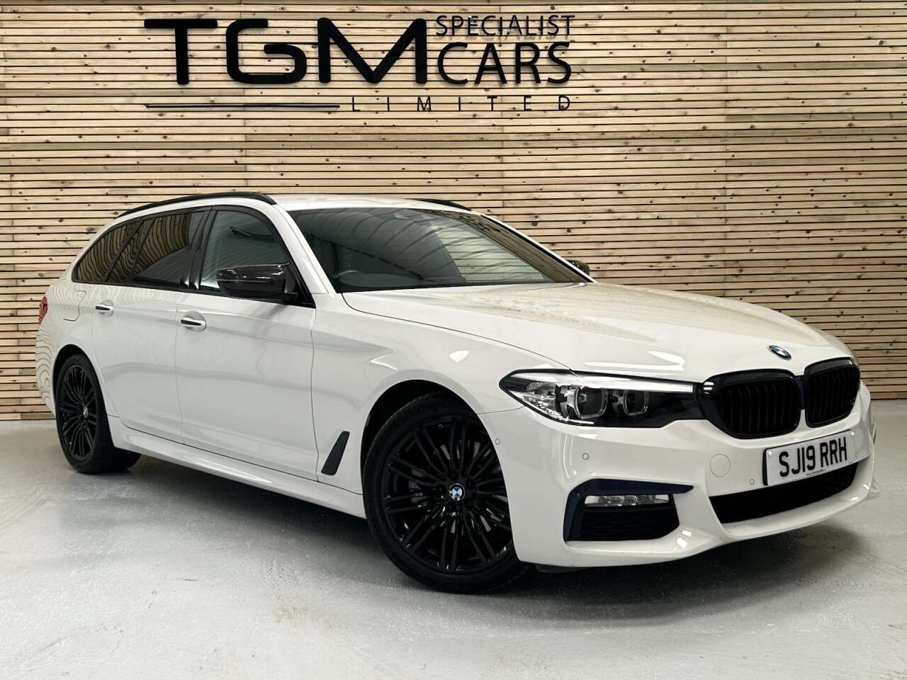 A 2019 BMW 5 SERIES 2.0 520d M Sport Touring 5dr Diesel Auto Euro 6 (s/s) (190 ps) MOT 13/4/27, A 2019 BMW 5 SERIES 2.0 520d M Sport Touring 5dr Diesel Auto Euro 6 (s/s) (190 ps) MOT 13/4/27,
