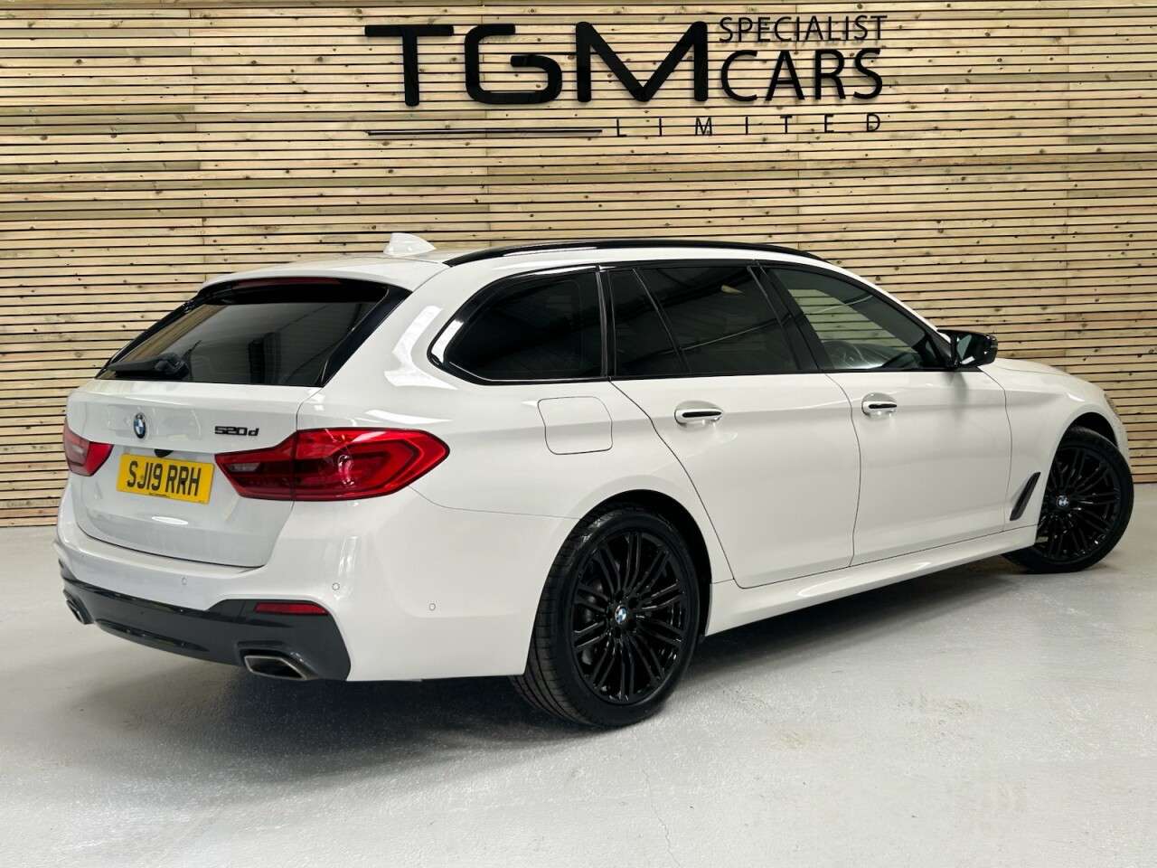 A 2019 BMW 5 SERIES 2.0 520d M Sport Touring 5dr Diesel Auto Euro 6 (s/s) (190 ps) MOT 13/4/27, A 2019 BMW 5 SERIES 2.0 520d M Sport Touring 5dr Diesel Auto Euro 6 (s/s) (190 ps) MOT 13/4/27,