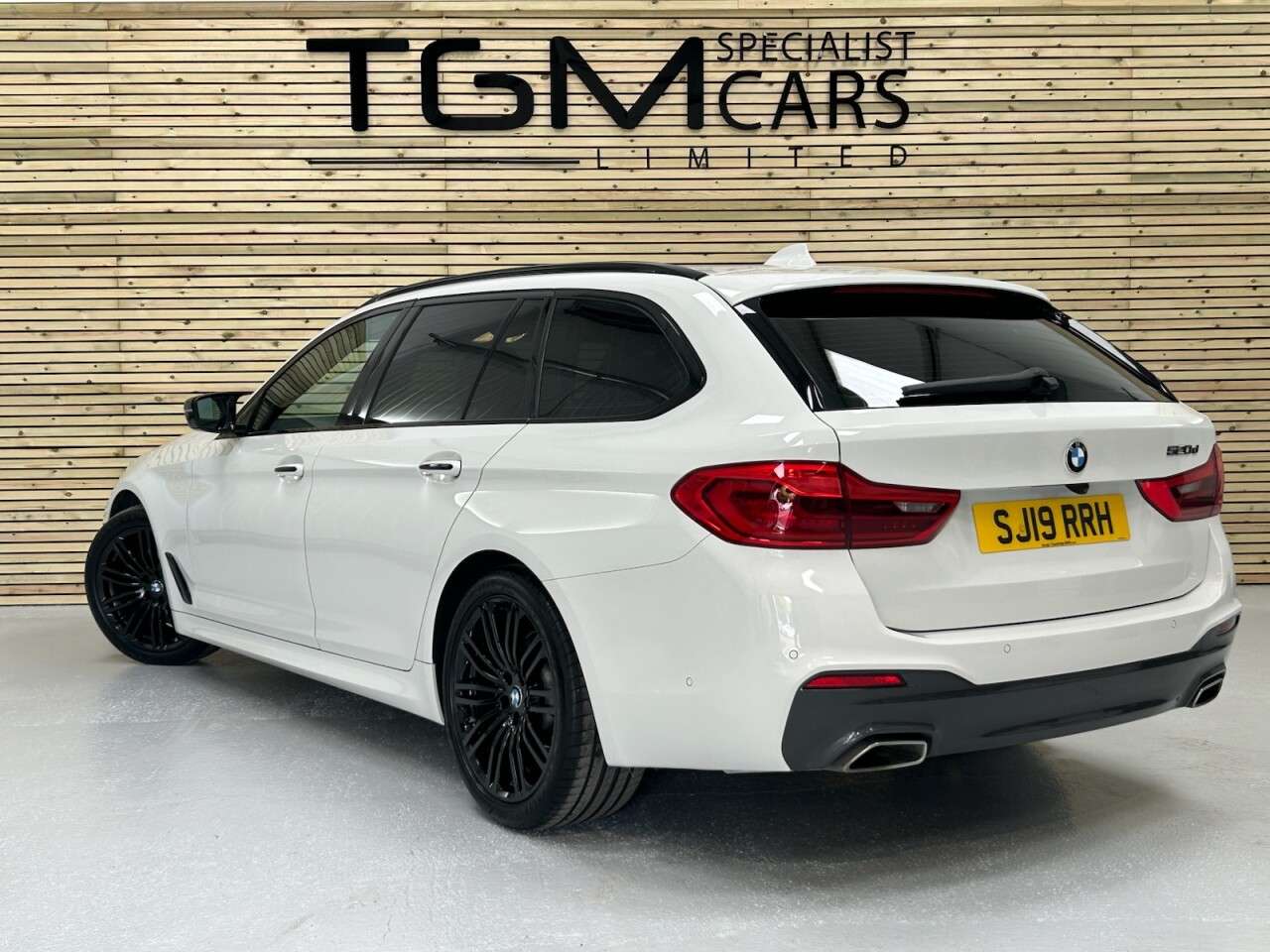 A 2019 BMW 5 SERIES 2.0 520d M Sport Touring 5dr Diesel Auto Euro 6 (s/s) (190 ps) MOT 13/4/27, A 2019 BMW 5 SERIES 2.0 520d M Sport Touring 5dr Diesel Auto Euro 6 (s/s) (190 ps) MOT 13/4/27,