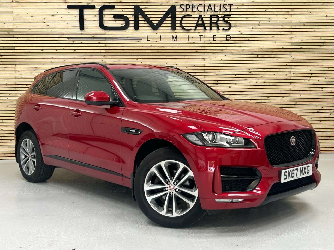 A 2018 JAGUAR F-PACE 2.0 D180 R-Sport SUV 5dr Diesel Auto AWD Euro 6 (s/s) (180 ps) A 2018 JAGUAR F-PACE 2.0 D180 R-Sport SUV 5dr Diesel Auto AWD Euro 6 (s/s) (180 ps)