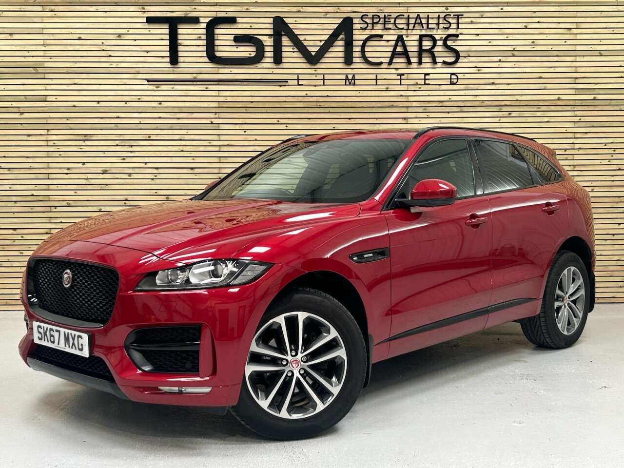 A 2018 JAGUAR F-PACE 2.0 D180 R-Sport SUV 5dr Diesel Auto AWD Euro 6 (s/s) (180 ps) A 2018 JAGUAR F-PACE 2.0 D180 R-Sport SUV 5dr Diesel Auto AWD Euro 6 (s/s) (180 ps)