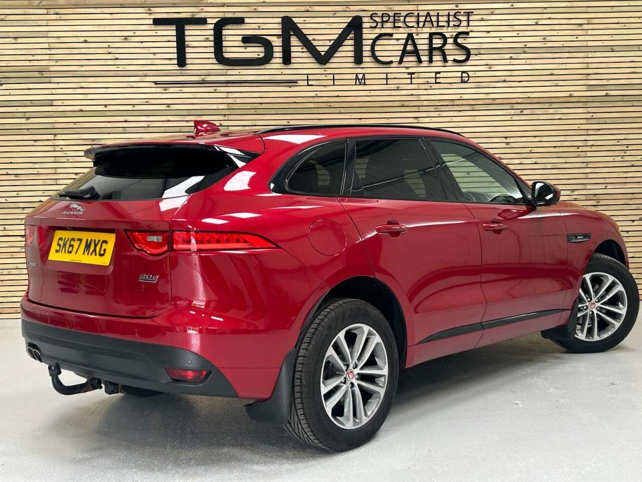 A 2018 JAGUAR F-PACE 2.0 D180 R-Sport SUV 5dr Diesel Auto AWD Euro 6 (s/s) (180 ps) A 2018 JAGUAR F-PACE 2.0 D180 R-Sport SUV 5dr Diesel Auto AWD Euro 6 (s/s) (180 ps)