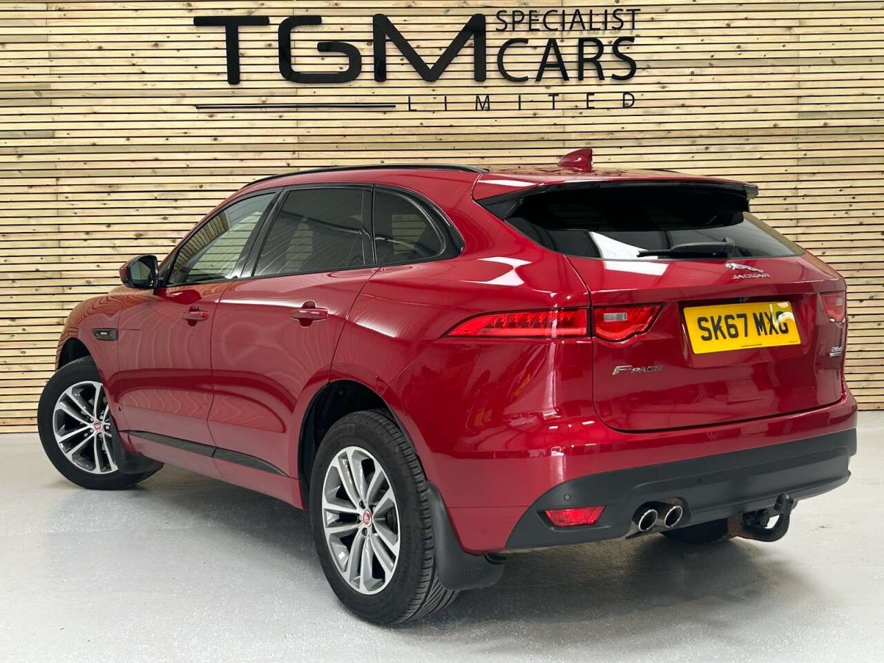 A 2018 JAGUAR F-PACE 2.0 D180 R-Sport SUV 5dr Diesel Auto AWD Euro 6 (s/s) (180 ps) A 2018 JAGUAR F-PACE 2.0 D180 R-Sport SUV 5dr Diesel Auto AWD Euro 6 (s/s) (180 ps)