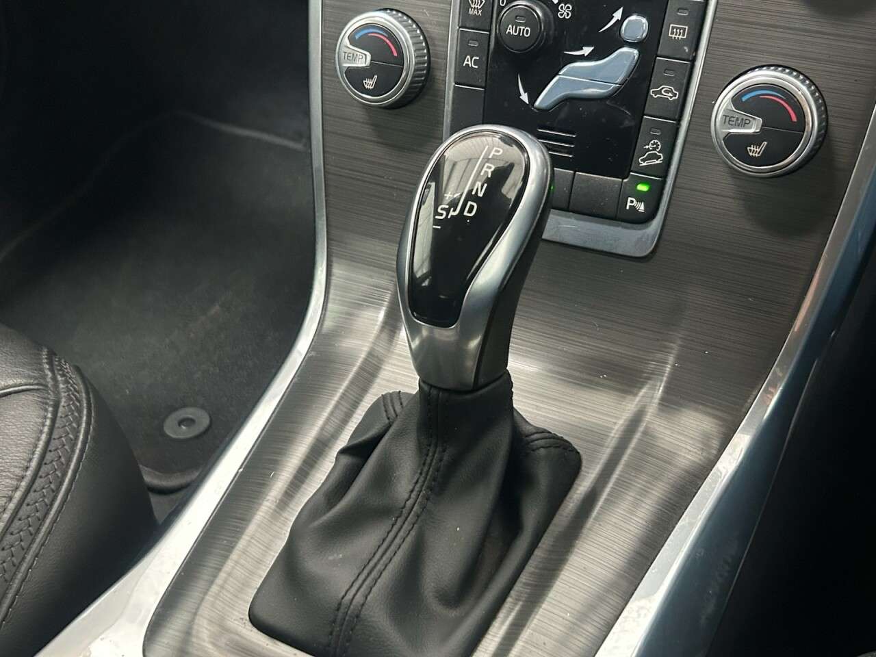 2015 VOLVO XC70 2015 VOLVO XC70