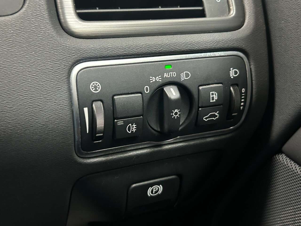 2015 VOLVO XC70 2015 VOLVO XC70